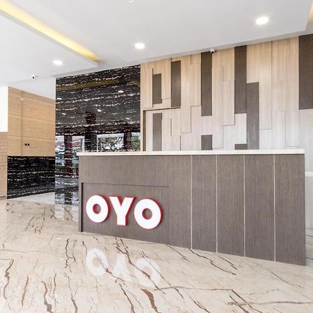 OYO 727 Merlion Hotel Medan Exterior foto