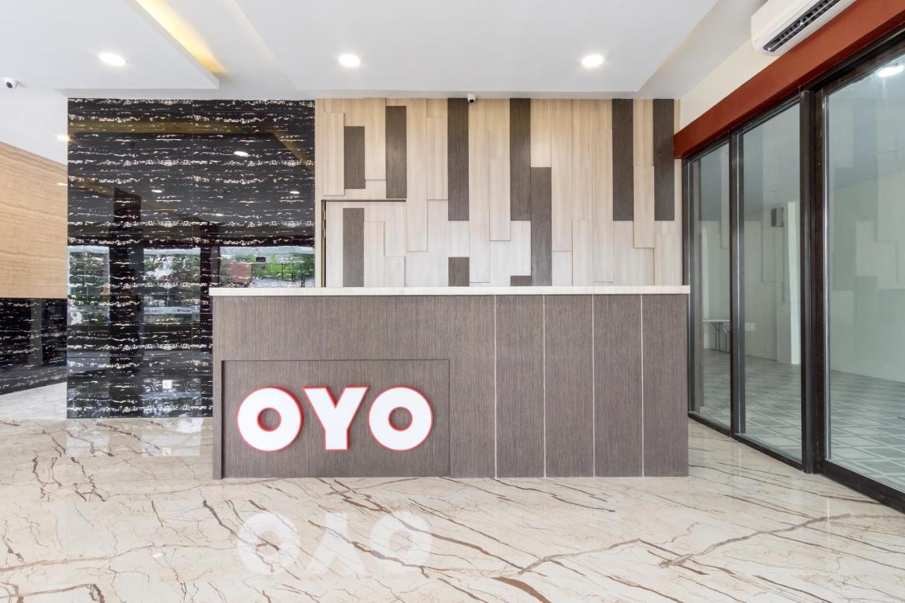 OYO 727 Merlion Hotel Medan Exterior foto