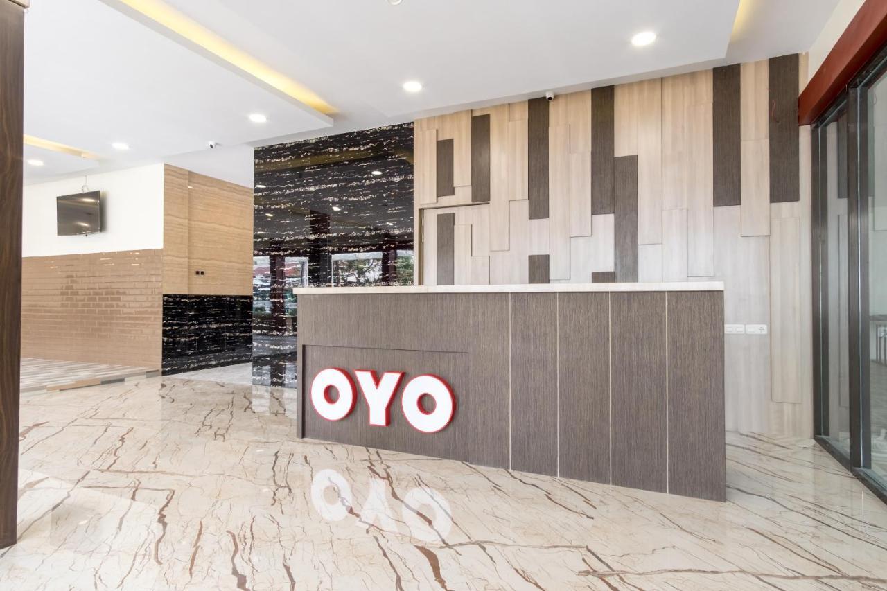 OYO 727 Merlion Hotel Medan Exterior foto